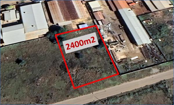 2 400 m² Land