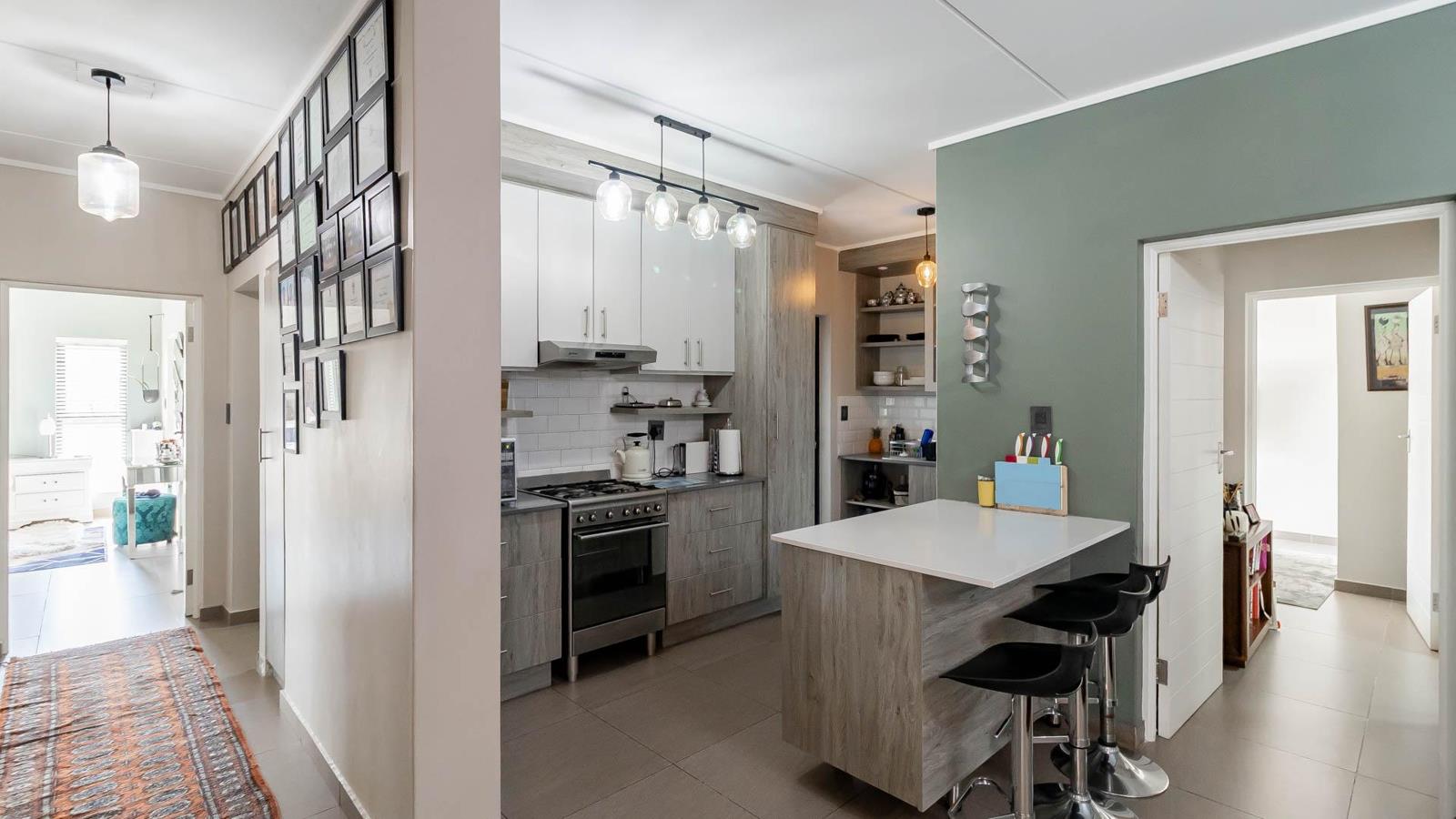Apartment in Kyalami Ridge - View 2