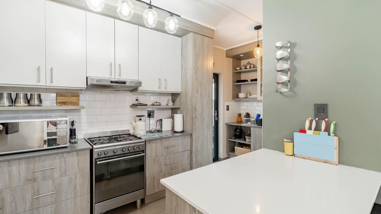 Apartment in Kyalami Ridge - View 3
