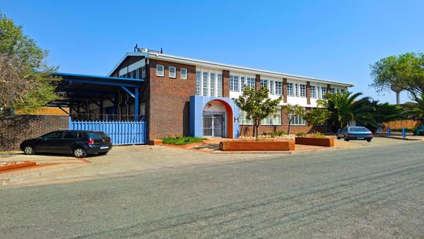 911  m² Industrial space