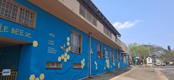 715  m² Commercial space