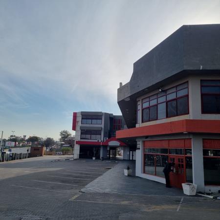 700  m² Retail Space