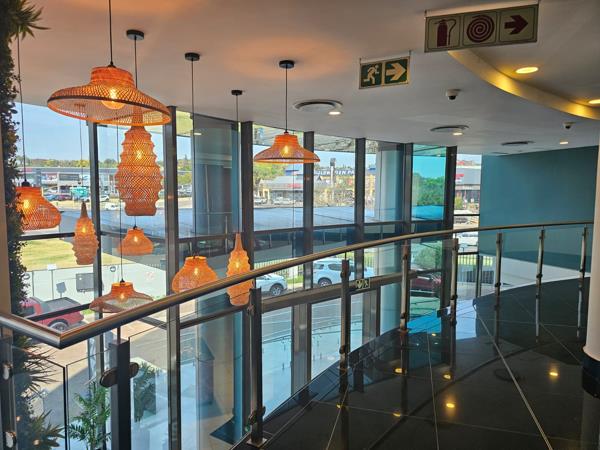 1 484.9 m² Commercial space