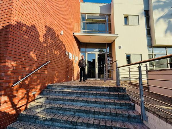 240  m² Commercial space