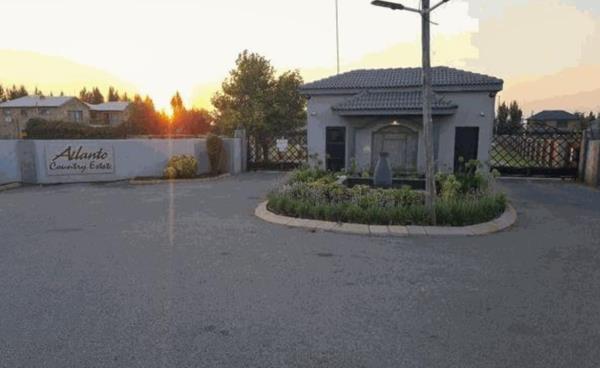 2 300 m² Land