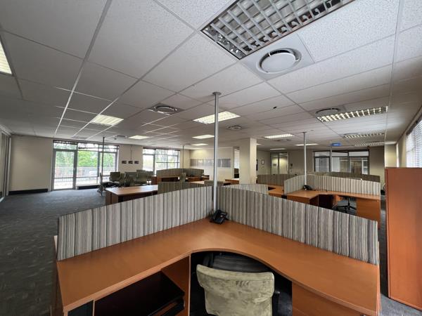 611  m² Commercial space