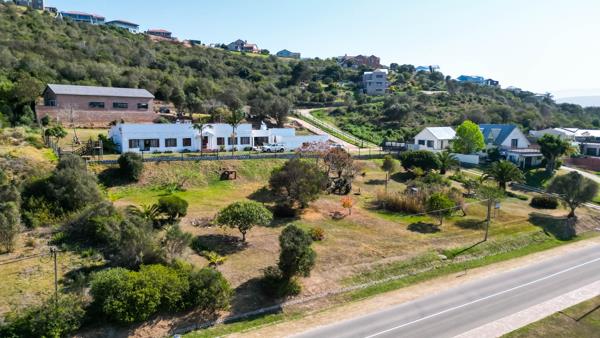 560 m² Land
