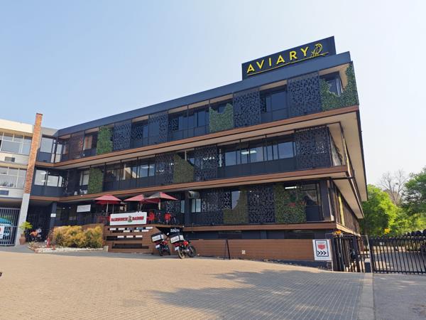 102  m² Commercial space