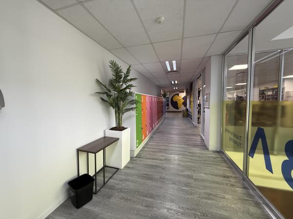 1 015  m² Commercial space