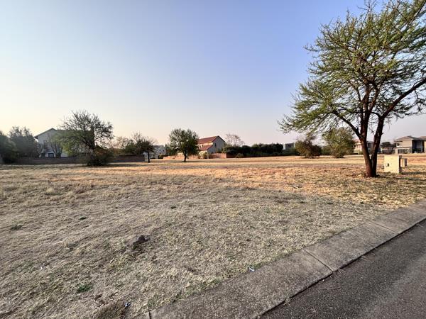 930 m² Land