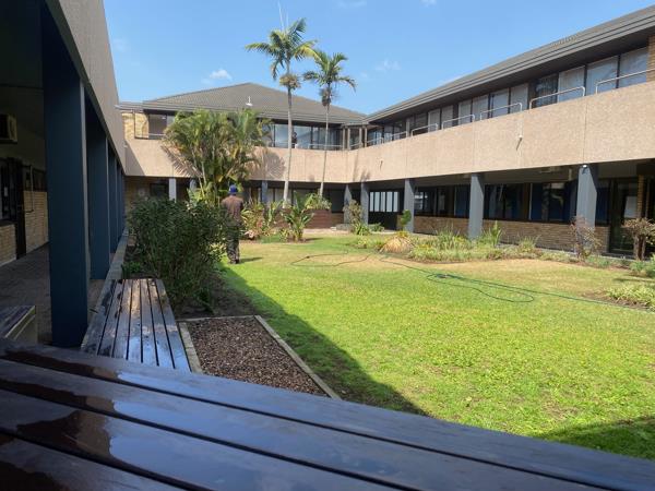 165  m² Commercial space