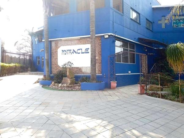 796  m² Commercial space