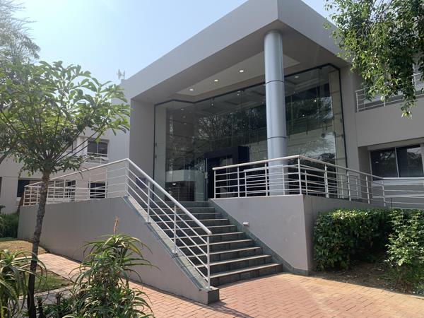 686  m² Commercial space