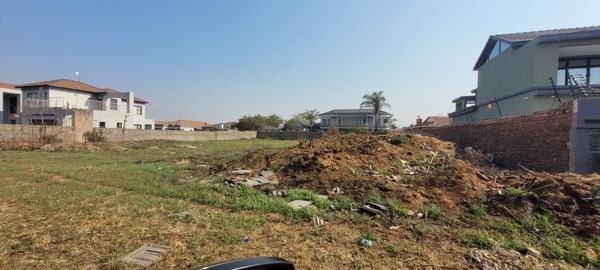 1 200 m² Land