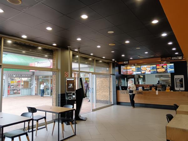 160  m² Retail Space