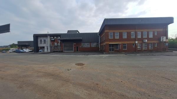 911 m² Industrial space