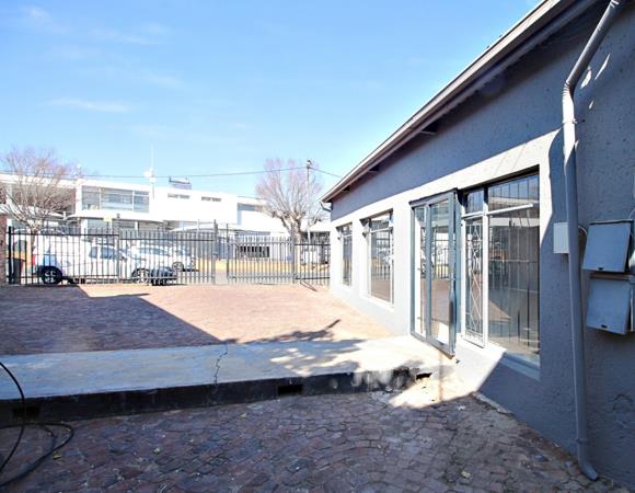 1 116  m² Commercial space