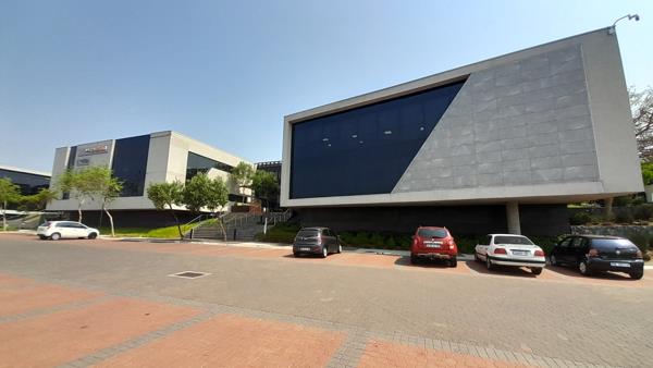 236  m² Commercial space