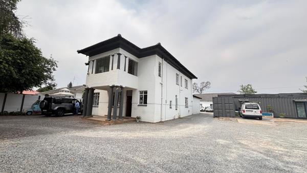 329  m² Commercial space