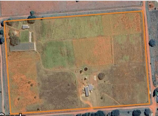 5.4 ha Smallholding