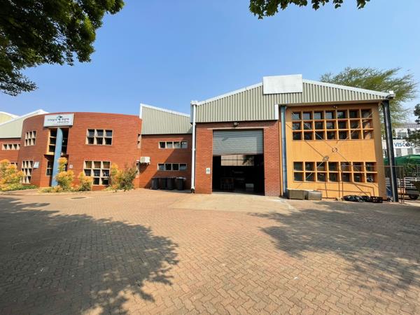 895  m² Industrial space