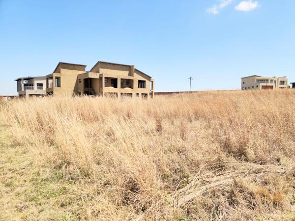 1 121 m² Land