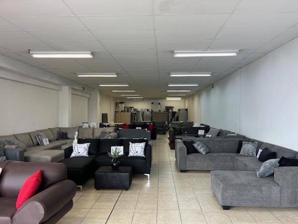 242  m² Retail Space