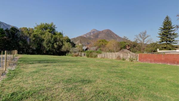 929 m² Land