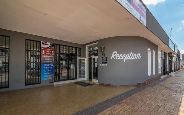 4 956  m² Commercial space