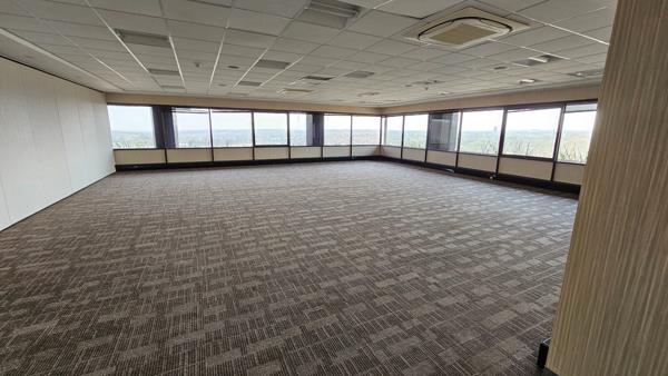 784  m² Commercial space