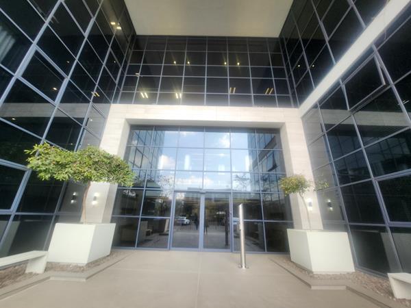 1 566  m² Commercial space