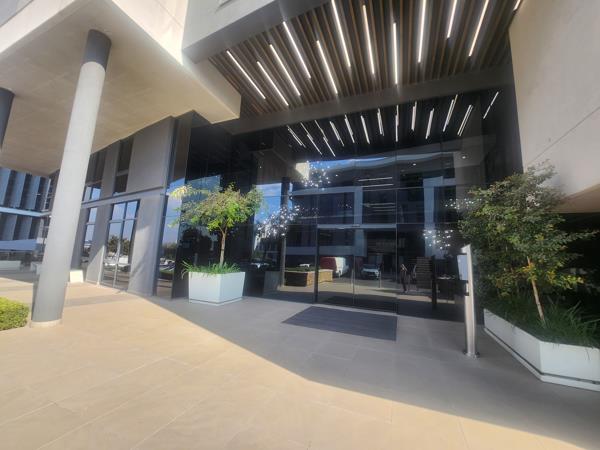 335  m² Commercial space