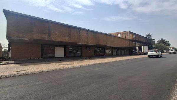 3 000  m² Commercial space