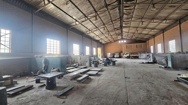 1 100  m² Commercial space