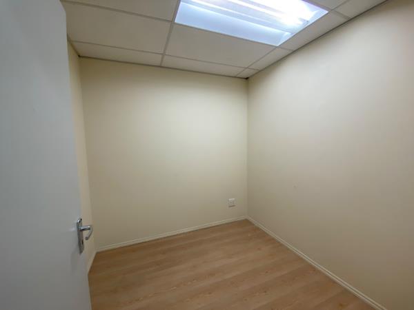 64  m² Commercial space