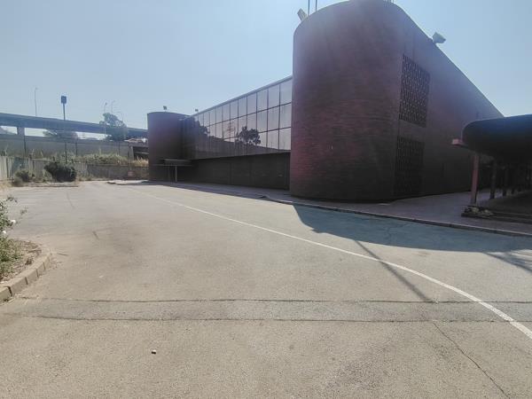 13 527  m² Industrial space