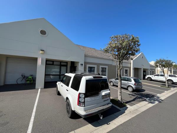 102  m² Industrial space