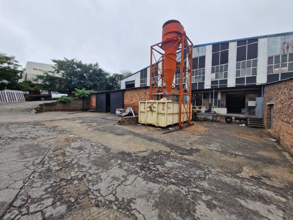 2 800  m² Industrial space