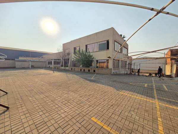 1 000  m² Commercial space