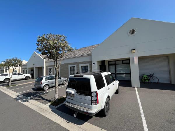 102  m² Industrial space