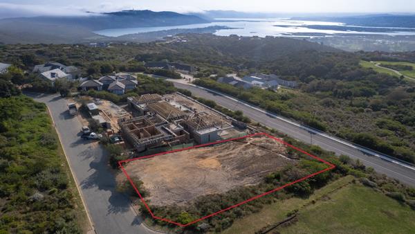 1 158 m² Land