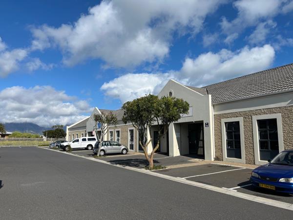 102  m² Commercial space