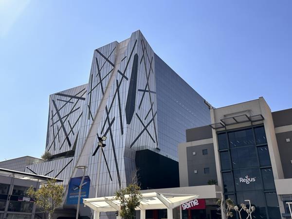 512  m² Commercial space