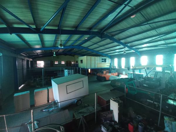 1 900  m² Industrial space