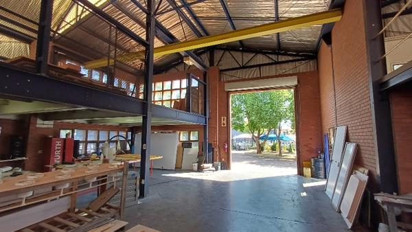 895  m² Industrial space