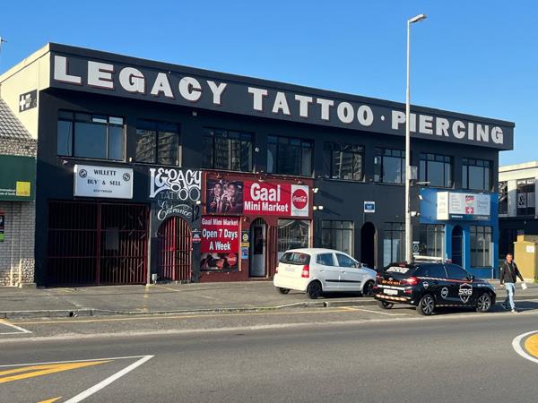 928  m² Commercial space