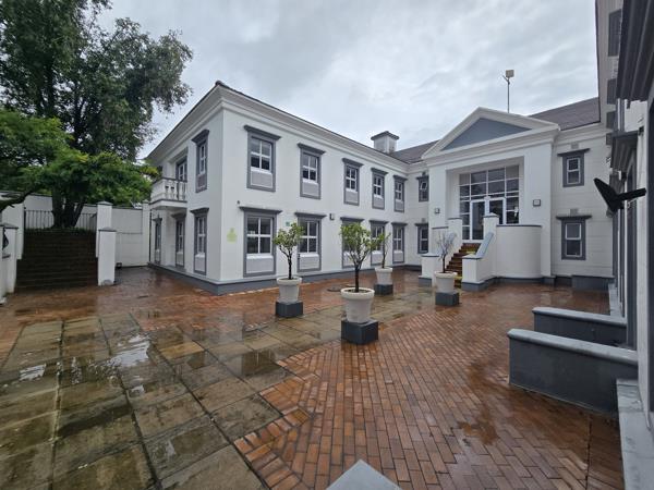 561  m² Commercial space