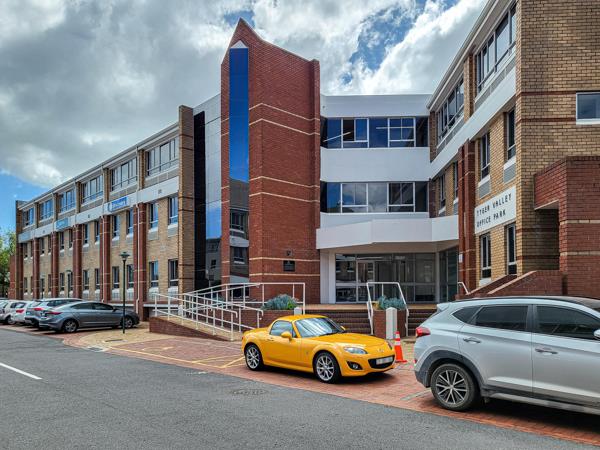 1 070  m² Office Space