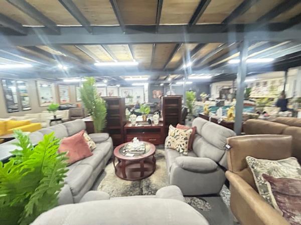 644  m² Commercial space