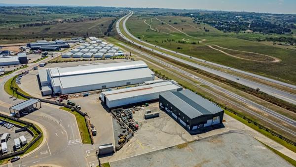596 m² Industrial space